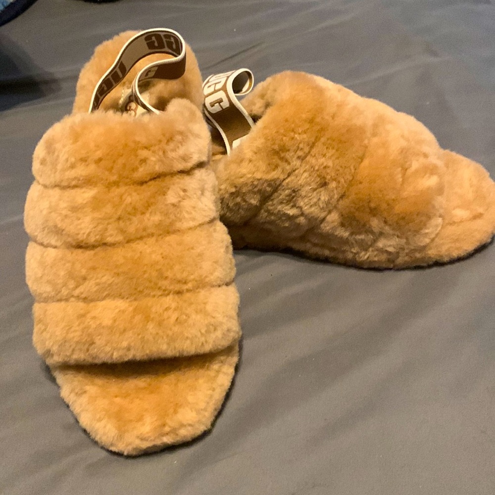 UGG BROWN SLIPPERS